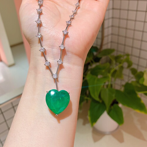 Vivian Jewels European and American Style Simulated Emerald Heart Pendant Earrings Set with Main Stone 10*10, Drop Pendant 20*20