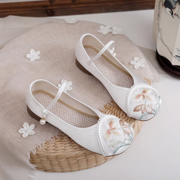 Jade Charm New Hot-Selling Low-Heel Shoes for Matching with Qipao and Hanfu, Ethnic Style New Chinese Style Embroidered Shoes