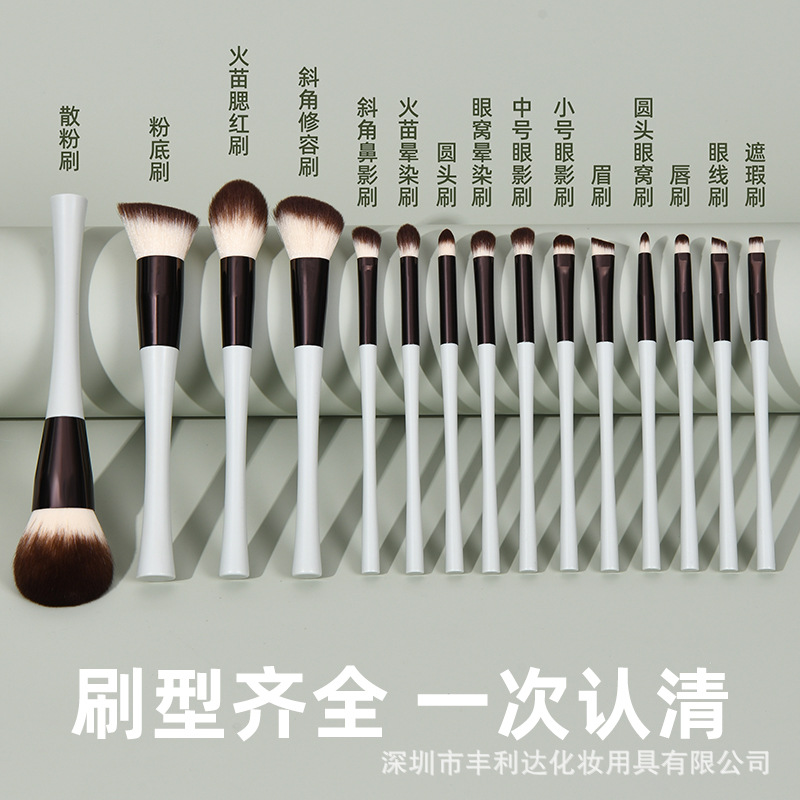 Set de cepillo de maquillaje de principiantes Eye Shadow Powder Blush Side Face Highlight Concealer Brush Set Complete Tool Brush