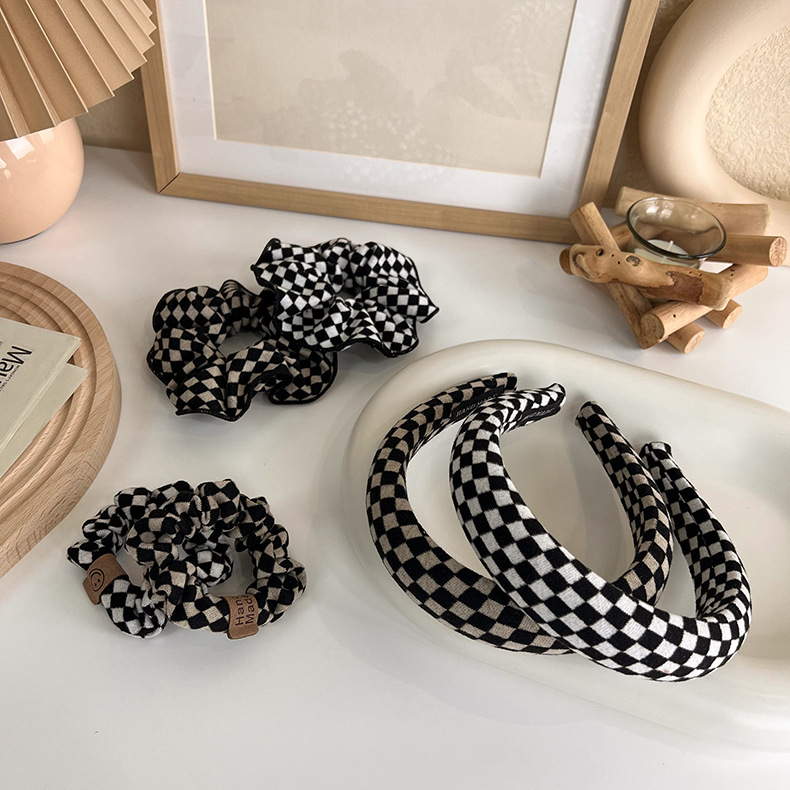 Korean Version Checkerboard Black And White Large Intestine Hair Circle Holiday Style Temperament Sponge Hairband display picture 12