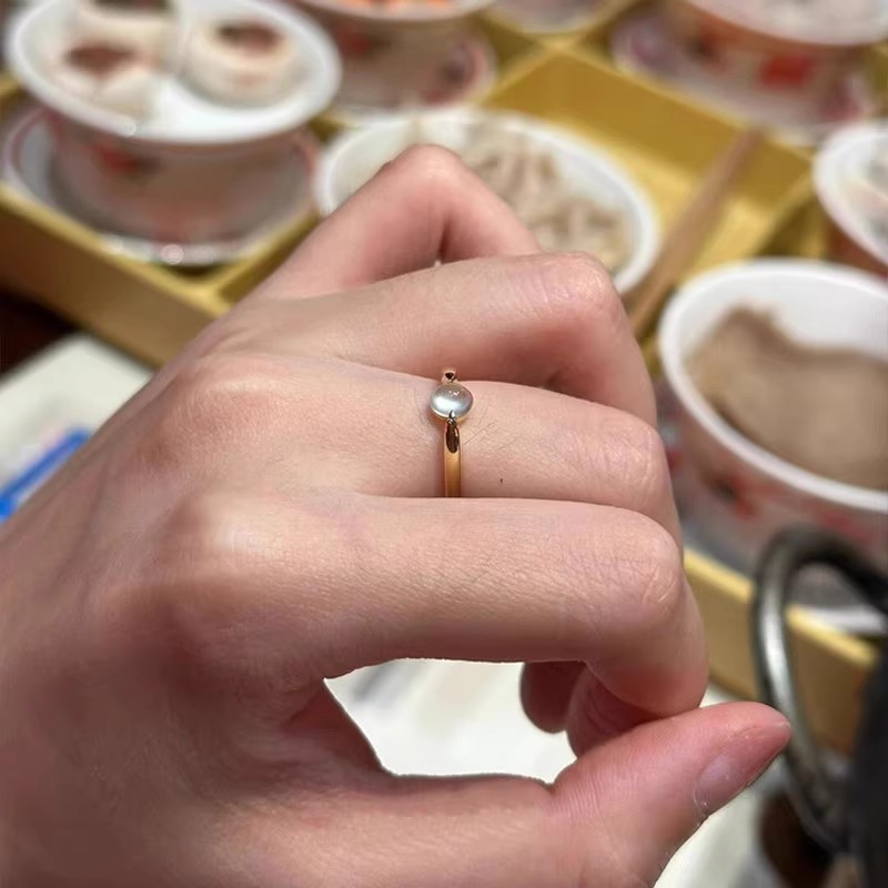 Anello elegante in calcedonio stile francese retrò per donna_voghion.com