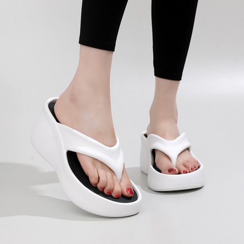 跨境厚底人字拖夹脚拖鞋女外穿凉鞋时尚增高防滑松糕沙滩鞋批发