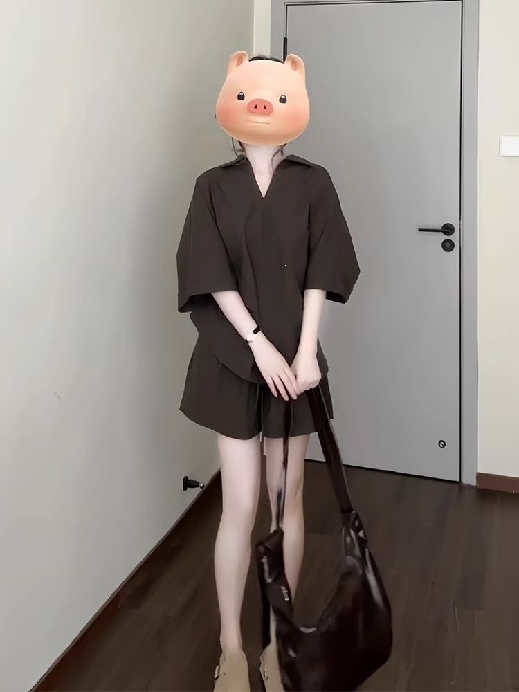 Bộ thể thao nữ mùa hè phong cách Mỹ cổ ve áo tay ngắn quần short Hàn Quốc hai mảnh — Màu nâu (áo+quần đùi) chi tiết 7
