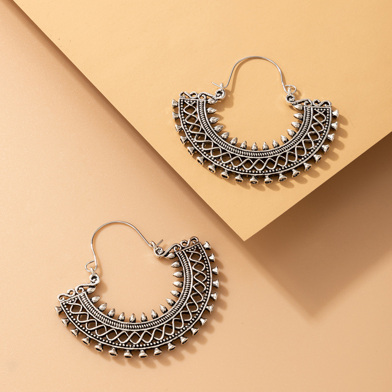 Heavy Metal Ethnic Style Semicircle U-shaped Geometric Ear Rings Ins Cold Style Ancient Silver Hollow Fan-shaped Vintage Earrings display picture 6