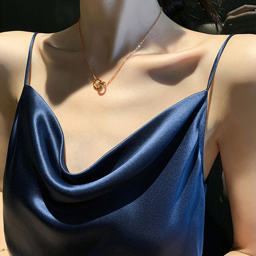 Titanium steel necklace for women, Korean-style, with Roman numeral double-ring pendant—trendy Instagram-inspired diamond-studded clavicle chain featuring a uniquely designed statement neckpiece.