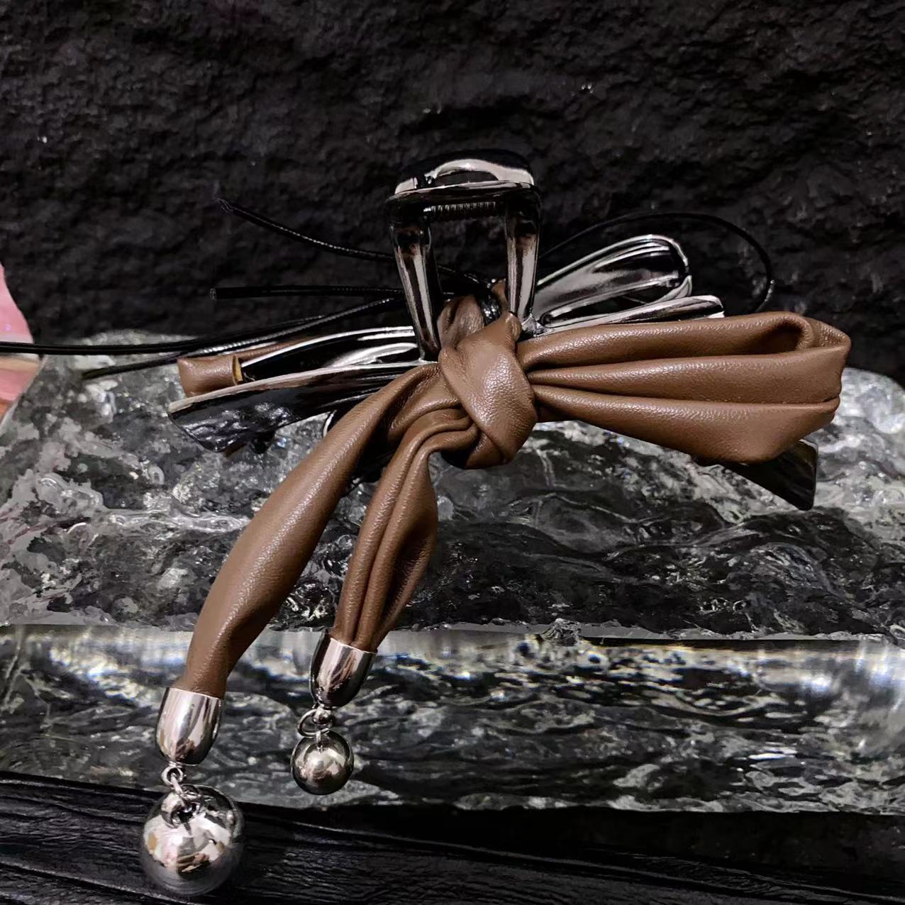 Title 2, Presilha de cabelo Metal Leather Love Girl com ...