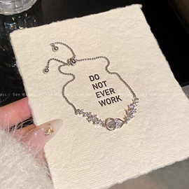 耳环;项链;手链