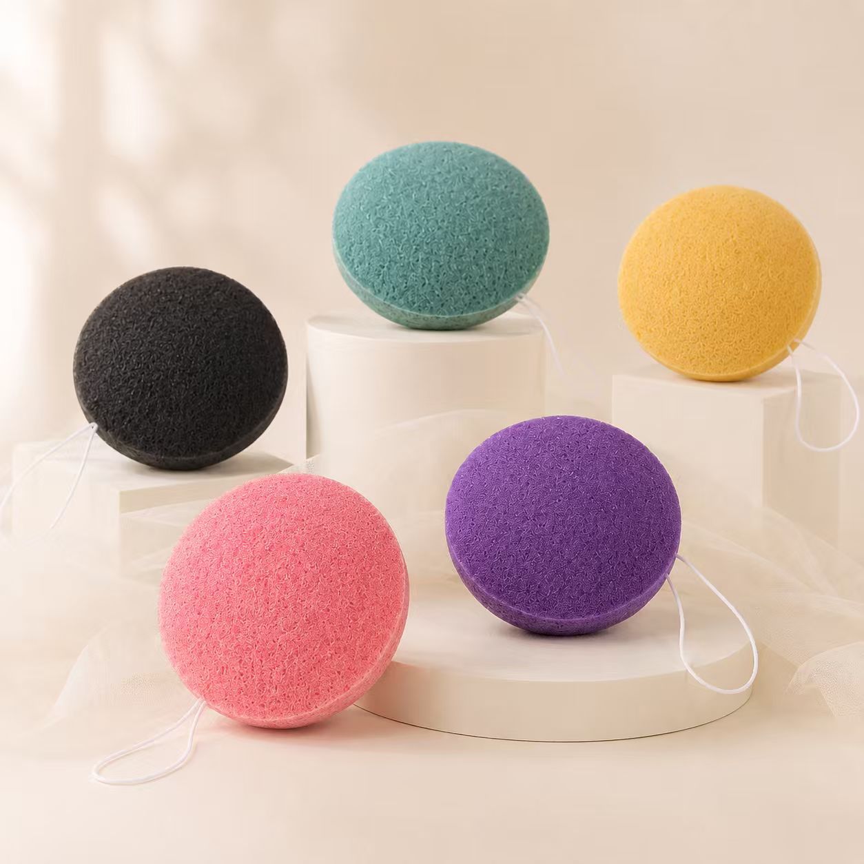 Fabricantes personalizados konjac lavado facial carbón de bambú limpieza facial polvo de konjac limpieza facial esponja limpieza herramientas de limpieza al por mayor