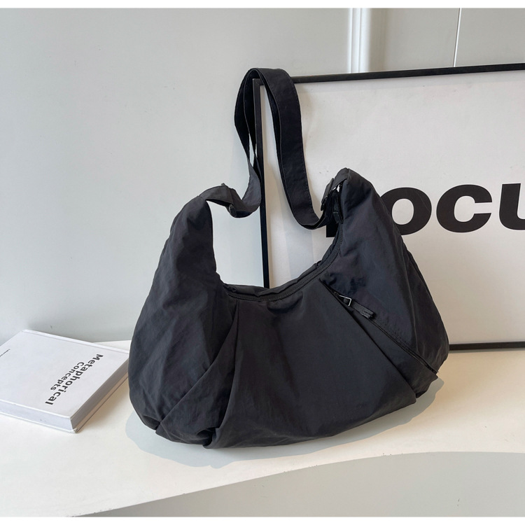 Japanese Style Pleated Large Capacity Solid Color Crossbody Bag For Women, Commuter Nylon Dumpling Bag, Casual Shoulder Bag For Students - Thumbnail 6