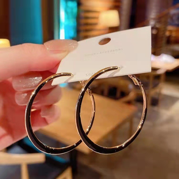 Universal fashionable white earrings