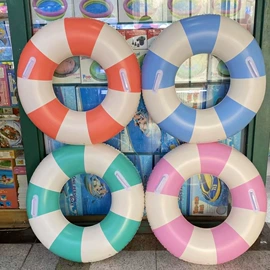 游泳圈;游泳池;宠物浴池