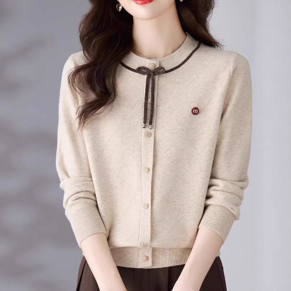 New Autumn and Winter Round Neck Fashionable Lace-Up Knitwear Pure Color Design Long-Sleeved Knitwear Bottoming Shirt Women's Versatile Top