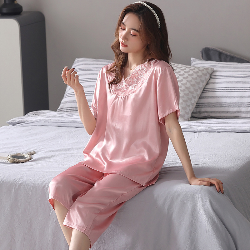 Women's Summer Pajamas, Ice Silk Three-Quarter Pants, Summer Short-Sleeve Women's Set, High-End Silk Feel, 2026 New Model