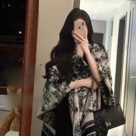 新中式新款水墨画披肩女外搭斗篷秋冬格子仿羊绒流苏披风保暖百搭