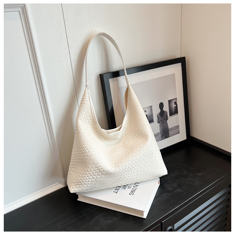 Guangzhou Fashion Weaving popular bolso especial de cercanías diseño de nicho simple bolso axila de gran capacidad bolso de hombro inclinado