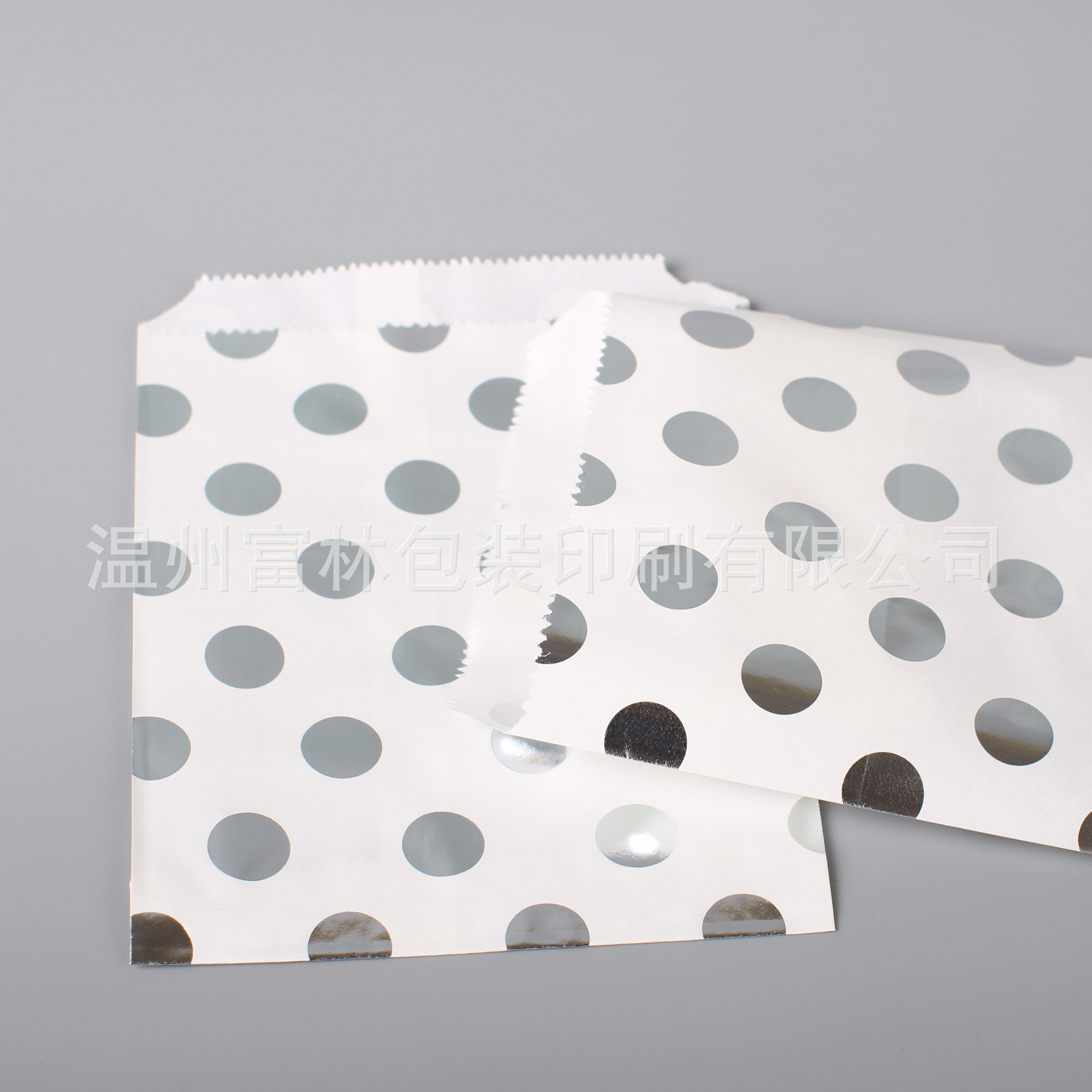 供应波浪波点圆点斜纹糖果袋爱心烫金牛皮纸尖底白牛皮纸袋paper