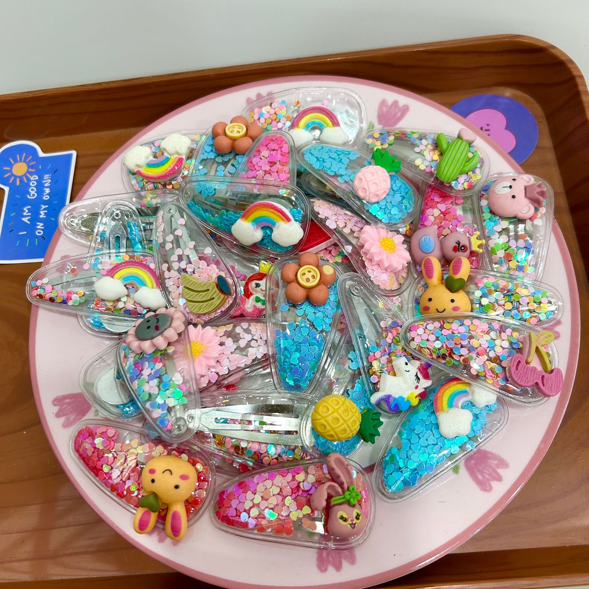 Juegos de cabello en vivo de dibujos animados lindos clips de sofá colocados en puestos de mercado nocturno fuente de joyas para niños al por mayor