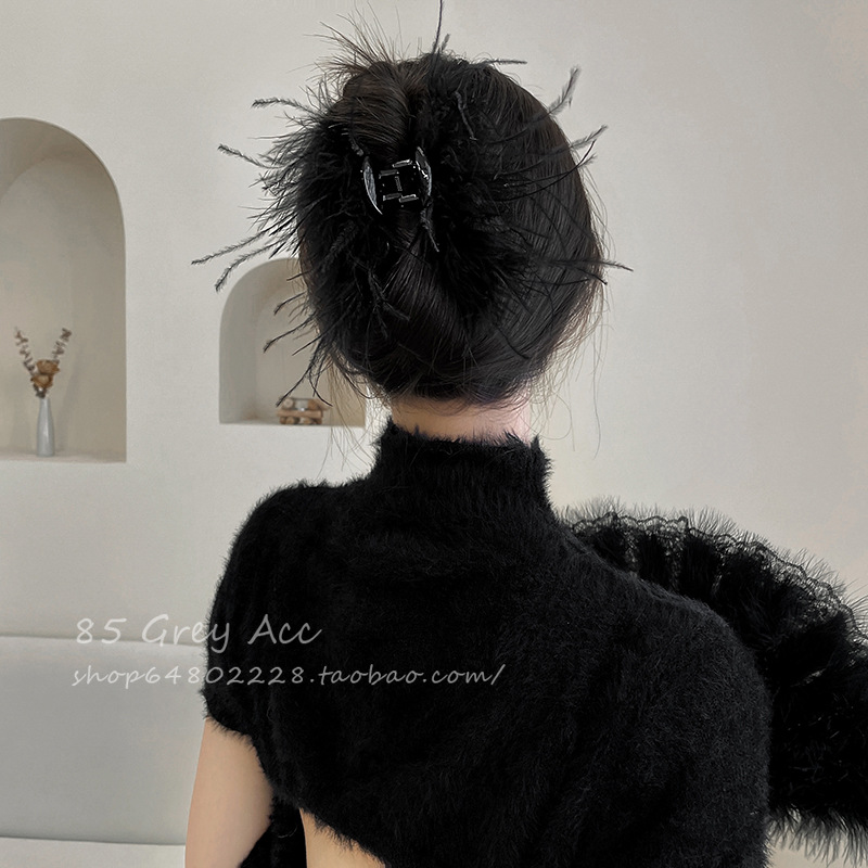 sweet ostrich feather barrettes women‘s autumn and winter high-grade plush grip large updo fur shark clip clip