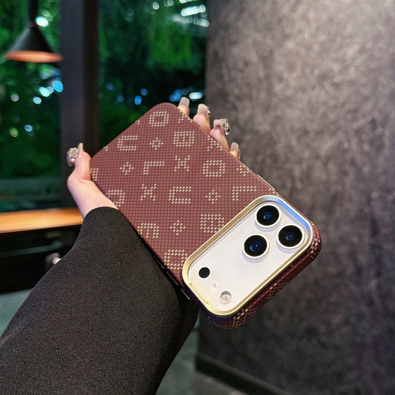 夜光文字入りカーボンファイバー柄、Apple 17 Pro用マグネット式スマホケース、メタルレンズ、iPhone 16用ハードケース|undefined