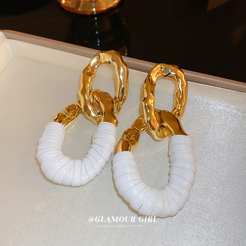 Aguja de plata Oval trenzado plisado cuero bobinado borla pendientes elegantes pendientes de lujo Luz de moda todo-fósforo pendientes de cercanías