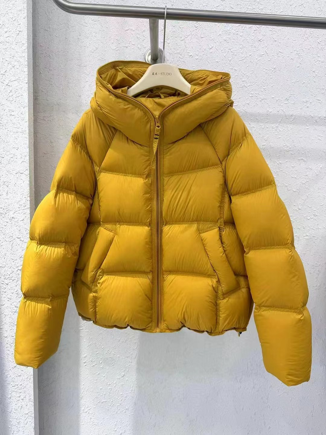 노란색