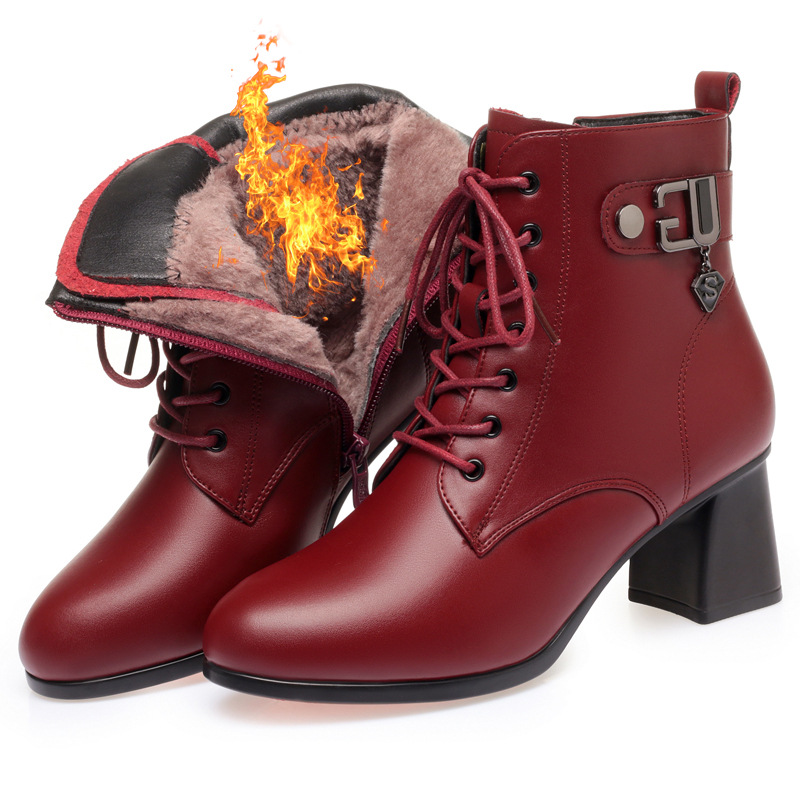 Fábrica al por mayor 2024 nuevas botas Martin de tacón medio zapatos de cuero forrados de lana de invierno de las mujeres botas cortas de cuero suave zapatos de madre transfronteriza