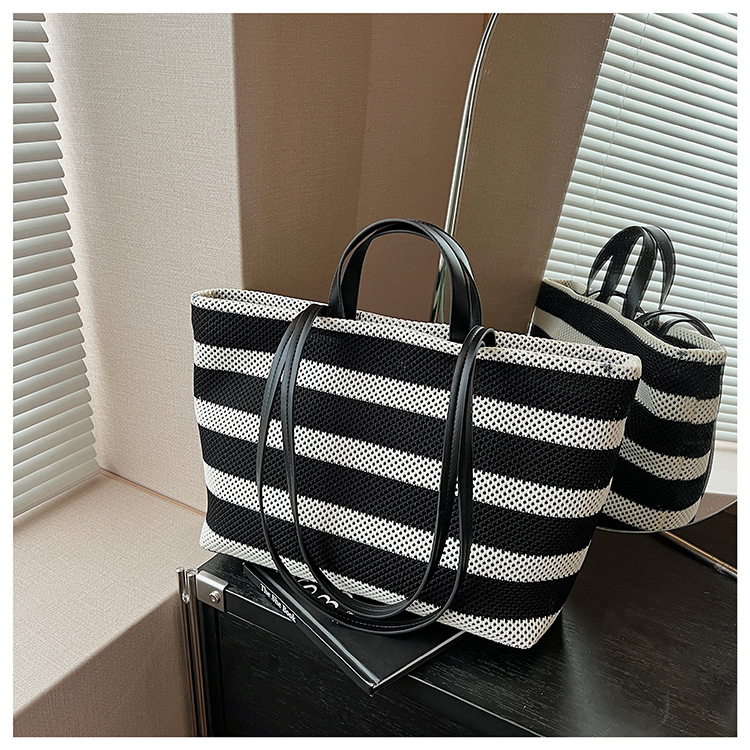 Fashionable large-capacity commuting bag for women 2025 new style, single-shoulder bag for going out to work, casual color-blocking tote bag undefined