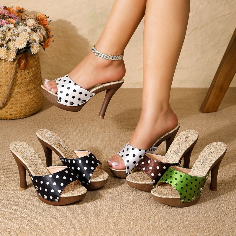Women's slip-on, thick-soled, lightweight sandals, suitable for everyday wear, perfect for summer, featuring a sweet polka dot design, and versatile for various outfits
