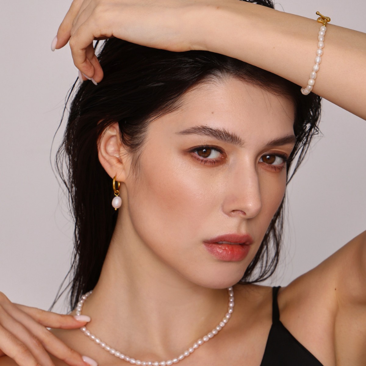 Qiangyan Barroco agua fresca collar de perlas pulseras pendientes nicho dulce viento conjunto de regalos de novia al por mayor