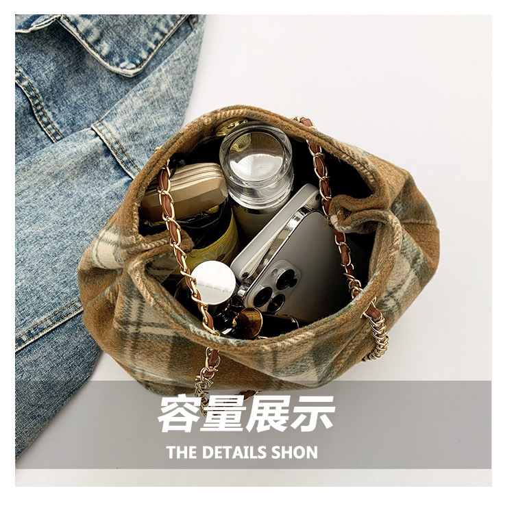 Retro and fashionable woolen texture bucket bag, large capacity commuting bag, chain check pattern casual single-shoulder crossbody women's bag undefined