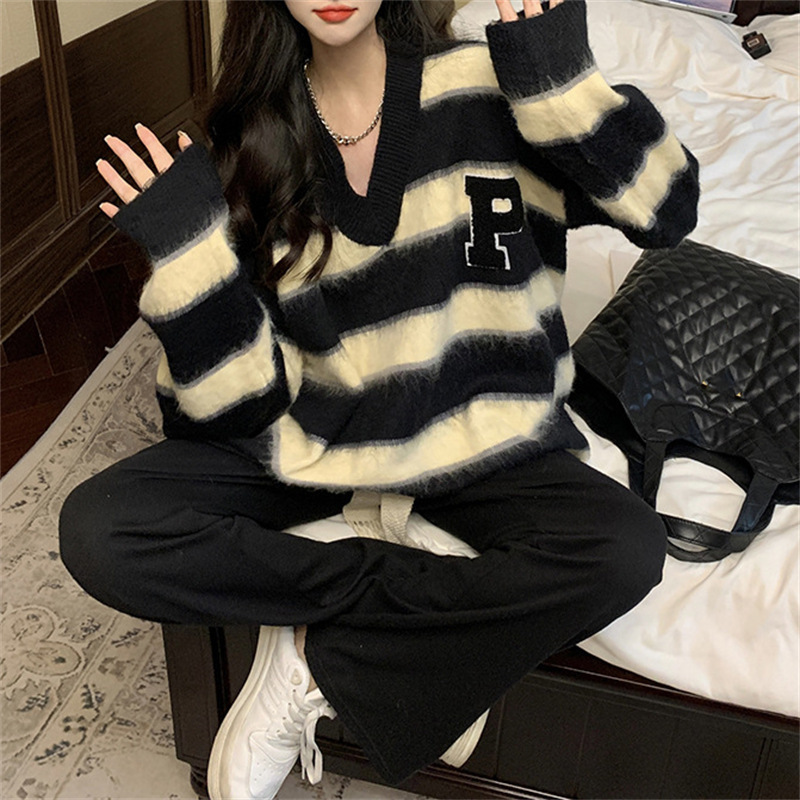 24 Dongpuyuan coreano de alto nivel sensación de viento relajado rayas sueltas de cuello en V de manga larga jersey de punto de moda explosión k