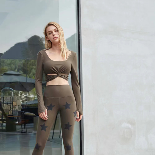 New sports yoga wear long-sleeved European and American niche autumn with chest pads comfortable and skin-friendly with chest pads sexy female manufacturer