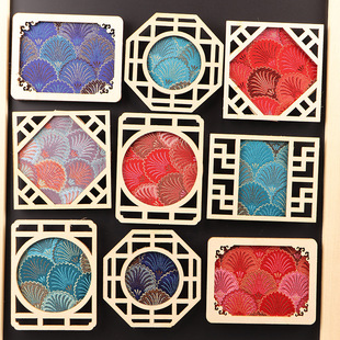 Wholesale Yunnan Guizhou Dai Embroidery Refrigerator Magnets Round Picture Frame Framed Embroidered Words Wood Chips Handmade Tie-Dye Refrigerator Magnets