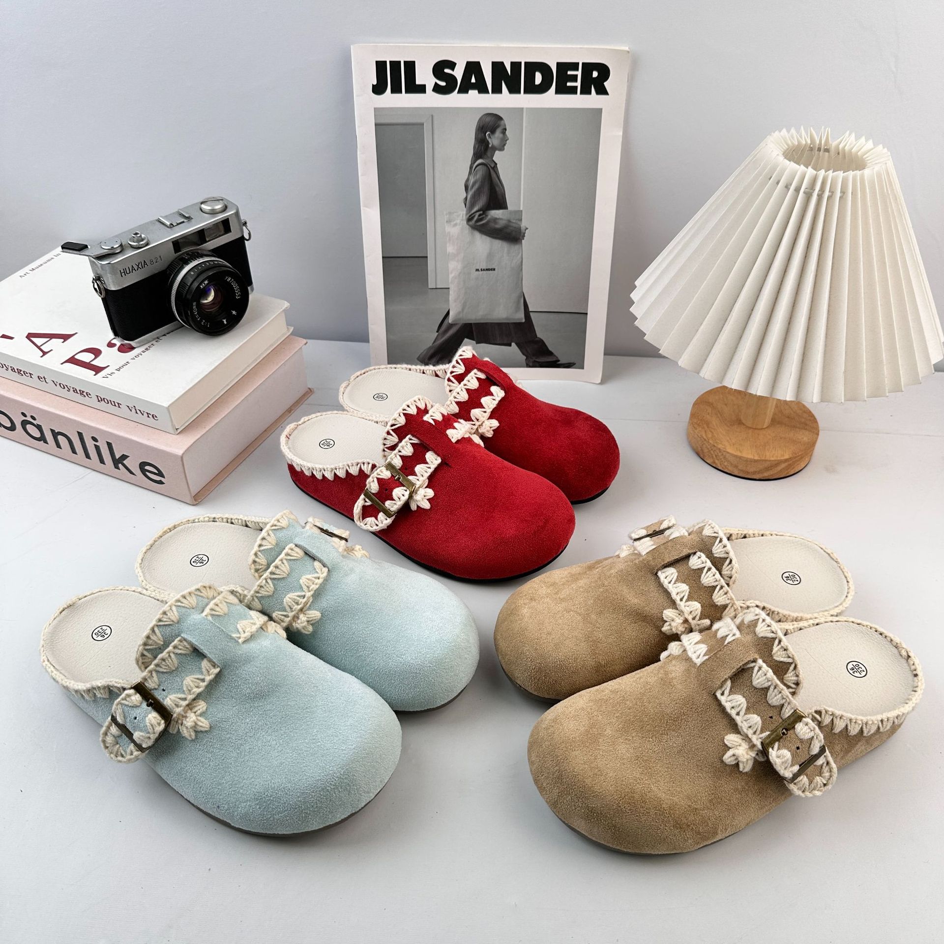 Yuanyang wave casual versátil un pie pedaleo 2025 otoño y verano nuevo tipo de bolsas de vestir, cinturón de cinturón, botones de moda, zapatillas de cabello