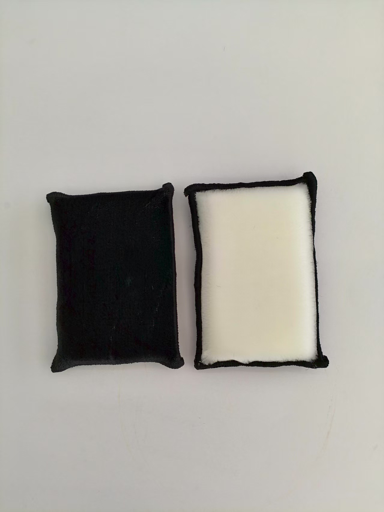앞면 흰색 브러시 천 + 뒷면 검정색 브러시 천