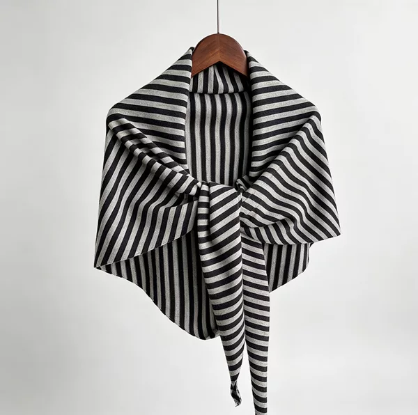 Korean-style trendy soft and cozy oversized triangle scarf, fashionable versatile accessory, dress accessory, new scarf