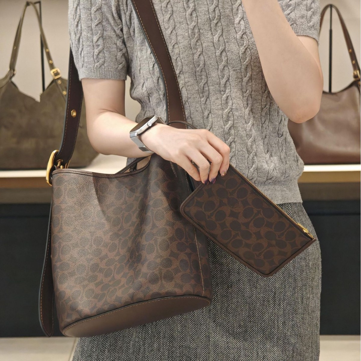 Kou C's 2025 Autumn and Winter New High-Quality Bleecer Mother-In-Law Bucket Bag Large Capacity Retro Shoulder Crossbody Bag