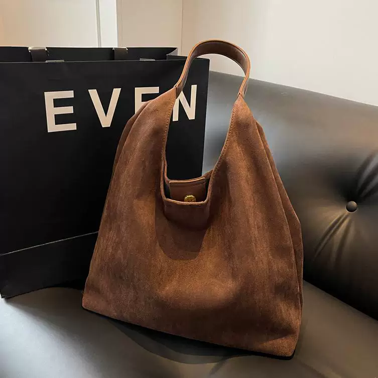 Retro matte capacious demi-season shoulder bag