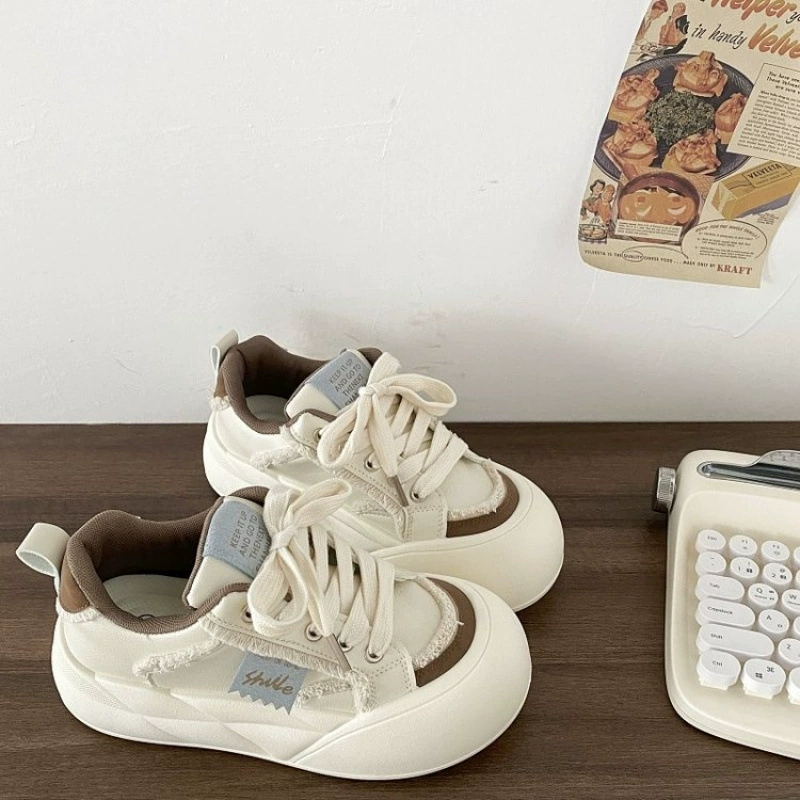 Белые туфли на платформе, легкая панель, кроссовки, универсальная обувь, тренд сезона