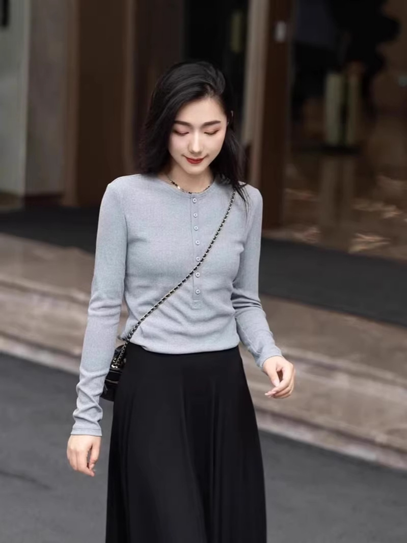 Áo thun nữ cổ tròn tay dài basic form ôm nhẹ — đen