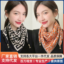 秋冬丝巾方巾系脖高级感磁吸扣懒人围脖百搭女士保暖护颈棉麻质感