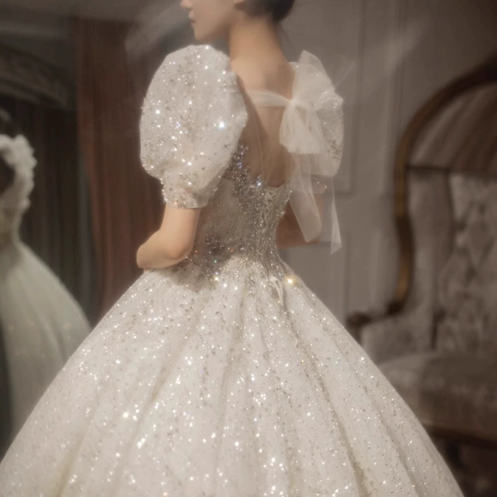 Свадебное платье French Bridal 2026 — дворцовый стиль, густая отделка, длинный шлейф, для беременных
