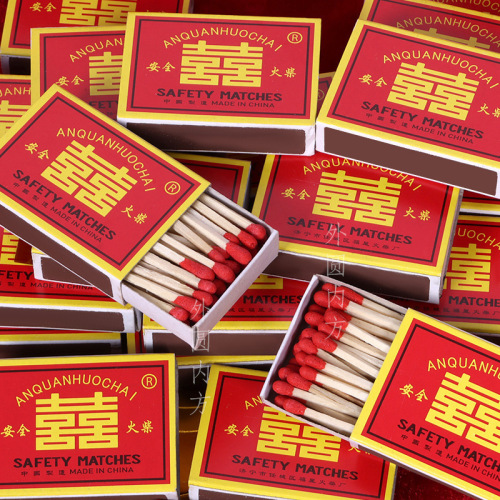 Matches, old-fashioned household cigarette lighting, outdoor matches and matches, nostalgic wedding outdoor fire materials