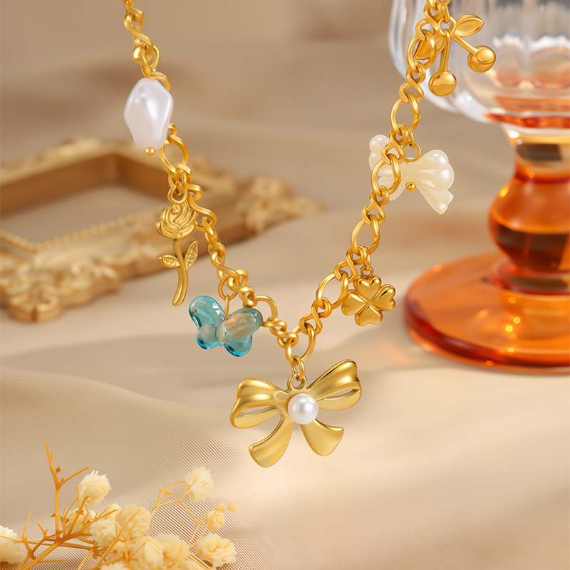 Collar colgante de rosa con lazo de acero de titanio nuevo transfronterizo, joyería de collar de perlas de trébol de cuatro hojas para niñas de todo fósforo de moda image 3