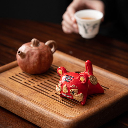 OD59 Wholesale Cute little tiger tea pet that changes color when exposed to hot water, New Year gift for the Year of the Tiger, tea ceremony zero