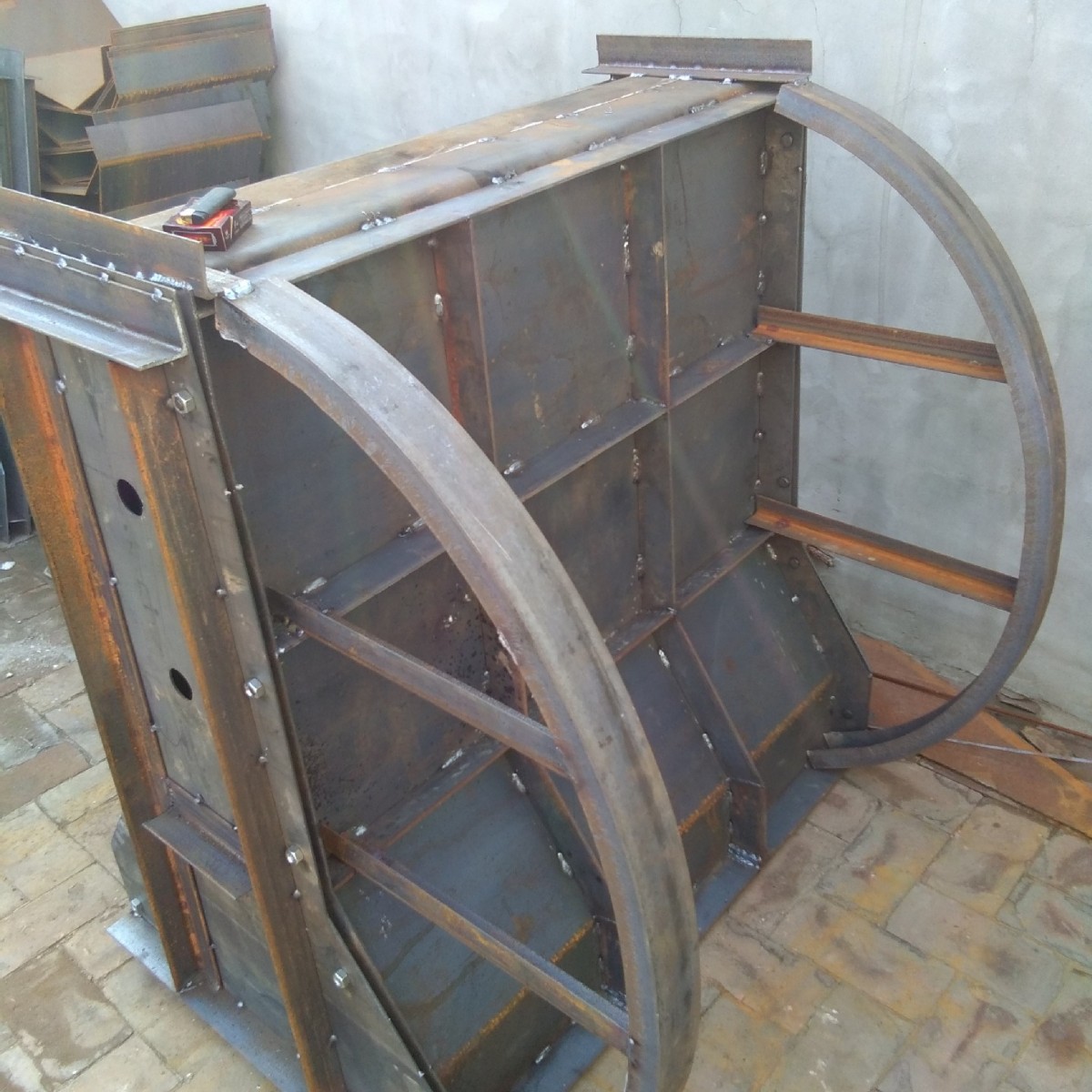 赫润模具水泥隔离墩模具隔离墩钢模具，隔离墩模板