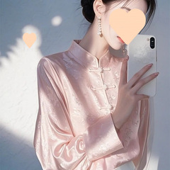 新中国式の国風の中で底のシャツの女性の2025早春の高級感が軽くて、年齢の洋風の白いジャカードのシャツを減らします。