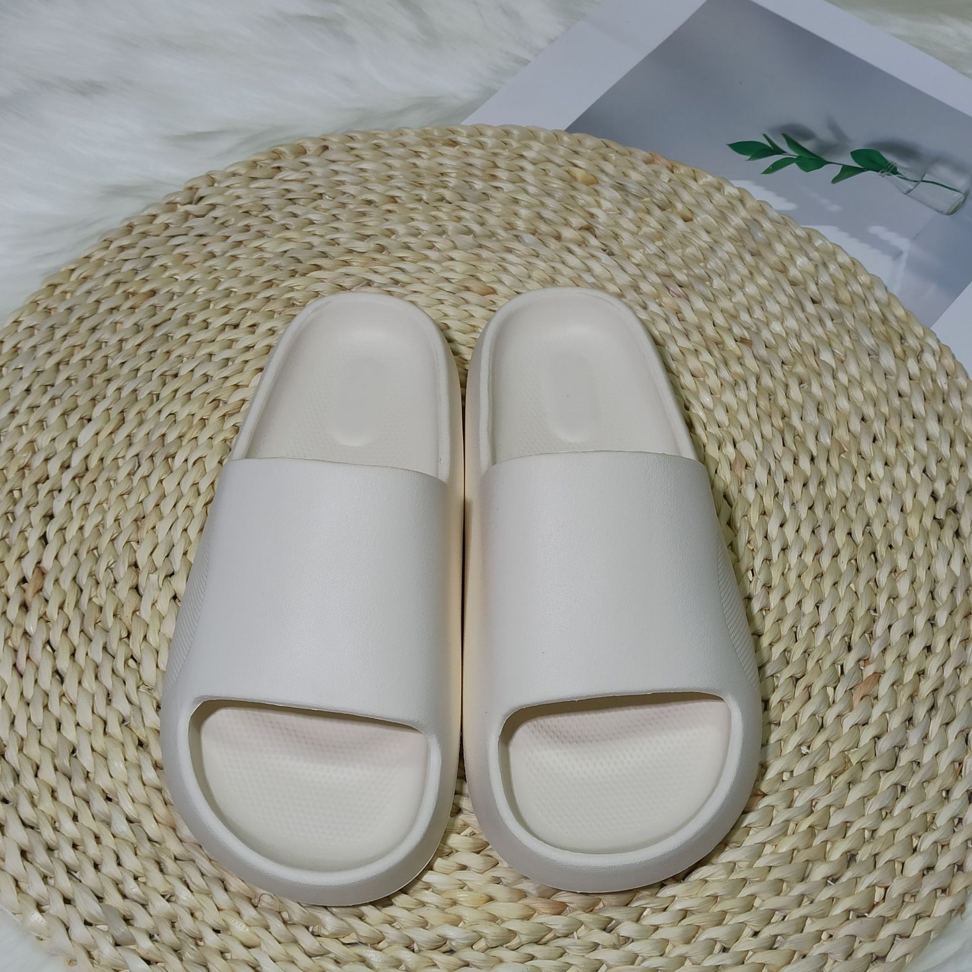 New Summer Couple EVA Home Anti slip Fashion Lightweight Trend Casual Thick Sole Feet Slippers_voghion.com