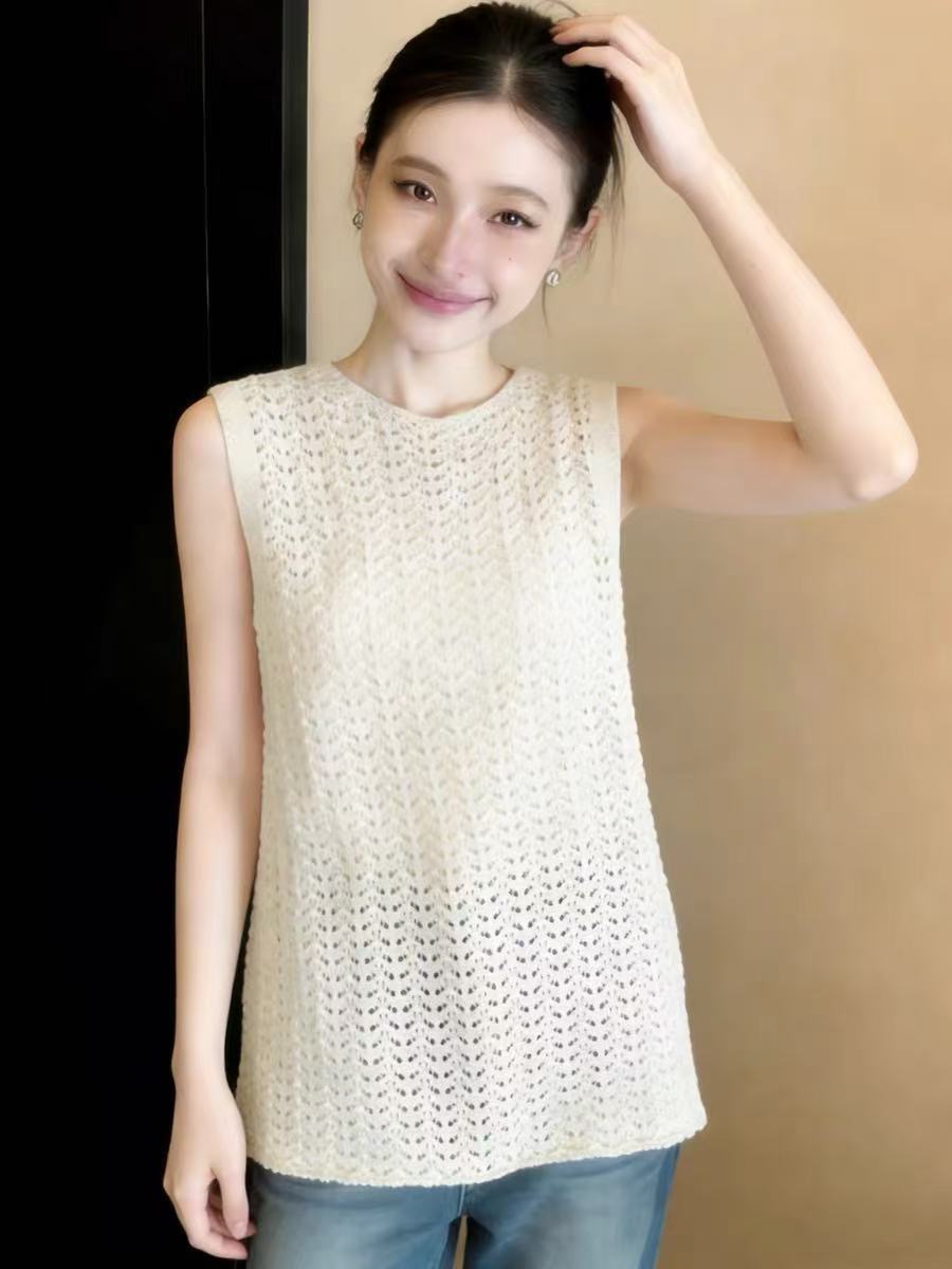 Áo thun nữ cổ tròn chạm rỗng không tay dáng rộng phong cách Hàn Quốc — màu trắng