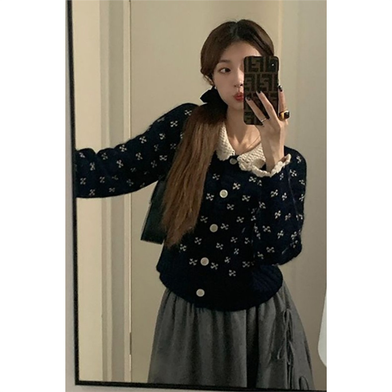 甜美减龄钩花撞色娃娃领毛衣外套女冬季加厚宽松外穿长袖针织开衫